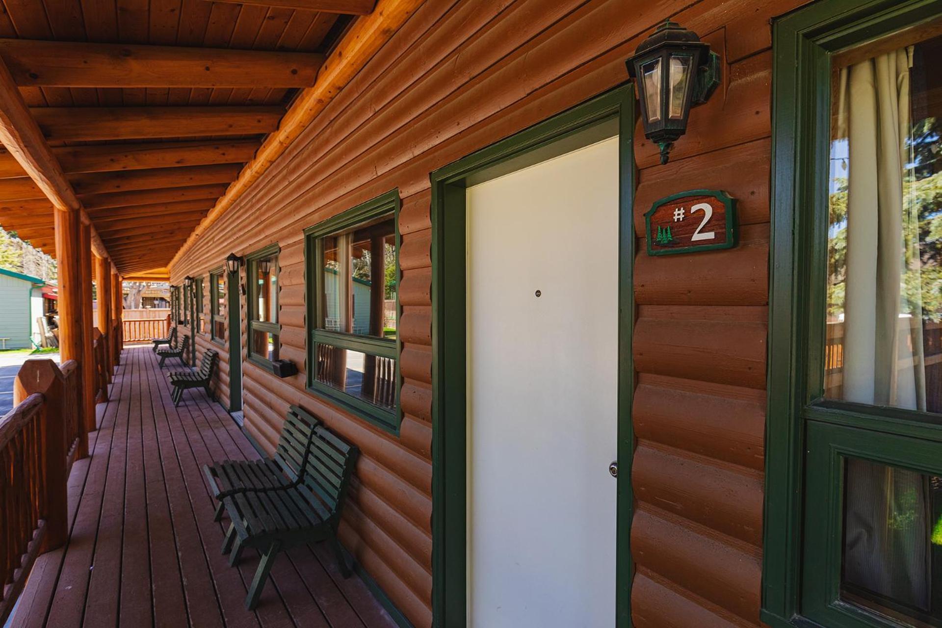 Overlander Mountain Lodge Jasper Exterior photo