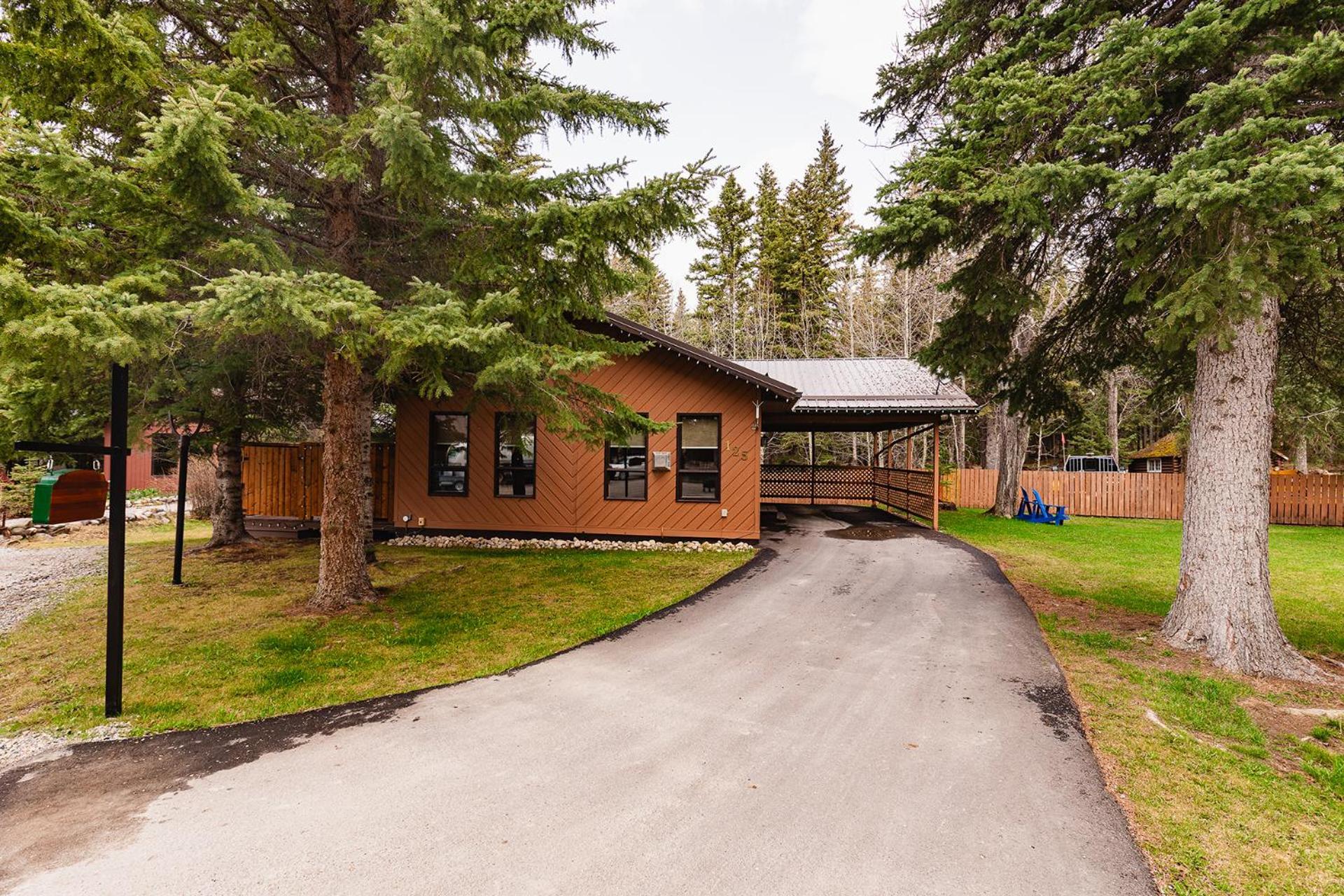 Overlander Mountain Lodge Jasper Exterior photo