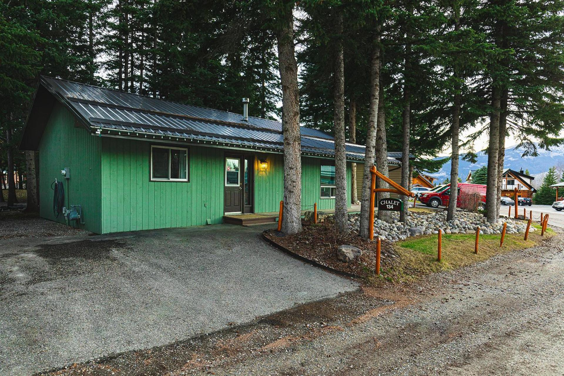 Overlander Mountain Lodge Jasper Exterior photo