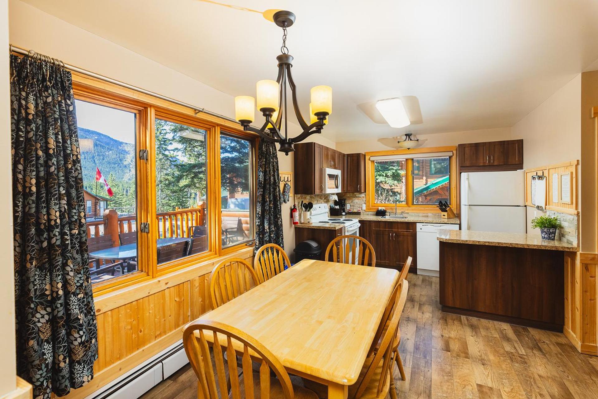 Overlander Mountain Lodge Jasper Exterior photo