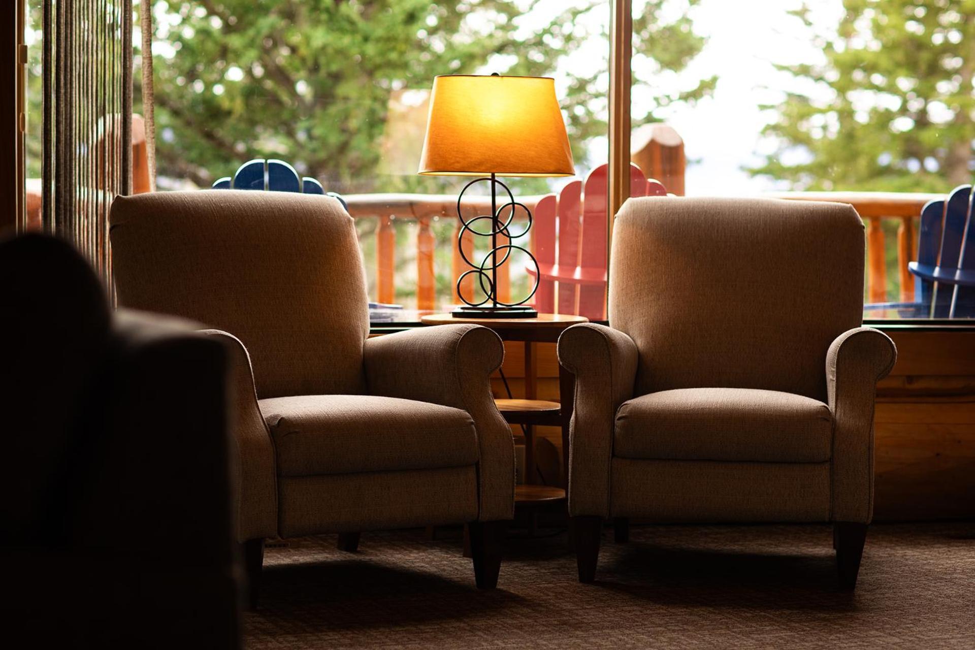 Overlander Mountain Lodge Jasper Exterior photo